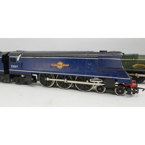 2054 - Two Graham Farish OO gauge locomotives and tenders