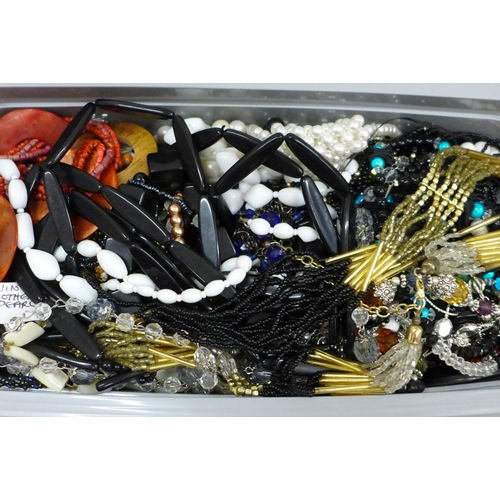 2062 - Costume jewellery; a collection of assorted necklaces and bracelets