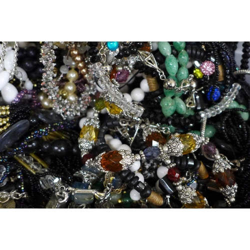 2062 - Costume jewellery; a collection of assorted necklaces and bracelets