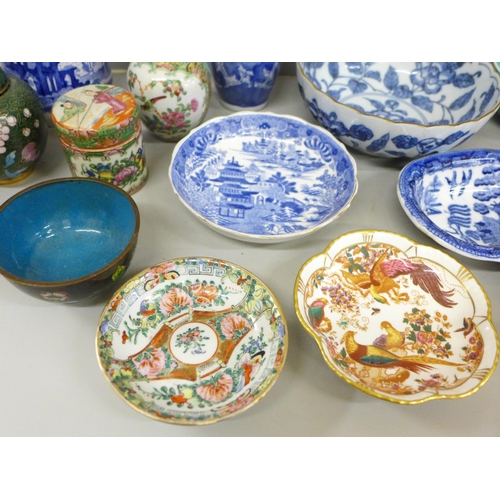 2068 - Oriental porcelain and cloisonne including small plates, trinket boxes and dishes