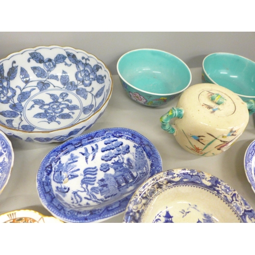 2068 - Oriental porcelain and cloisonne including small plates, trinket boxes and dishes