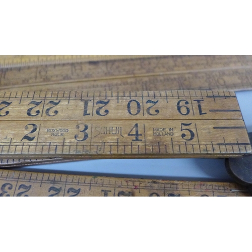 2070 - A collection of wooden rulers and two brass spirit levels