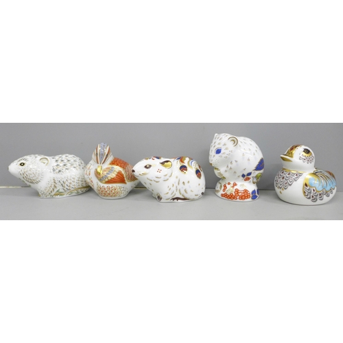 2081 - A collection of Royal Crown Derby paperweights, The Members Guild paperweights comprises of a duck, ... 