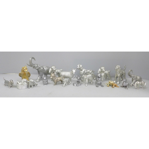 2086 - A collection of silver plated animals