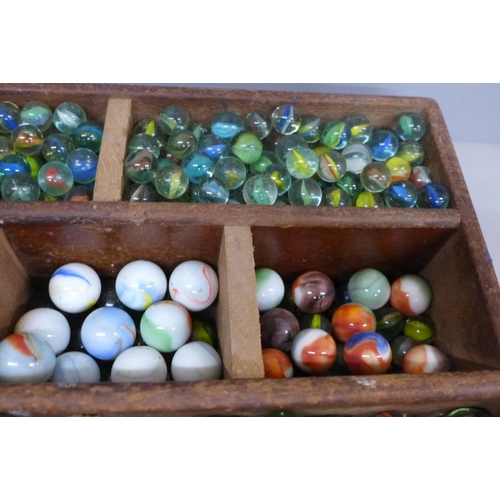 2108 - A large collection of old glass marbles (511 approximately)