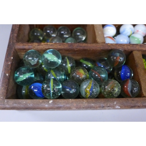 2108 - A large collection of old glass marbles (511 approximately)