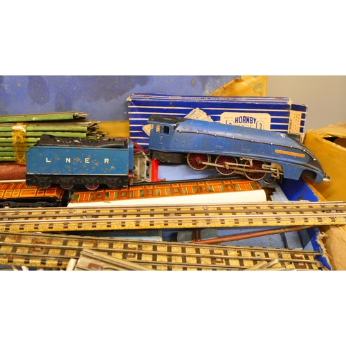 2126 - A vintage Hornby Dublo electric train set