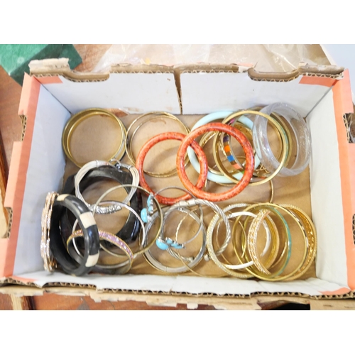 2166 - A collection of bangles