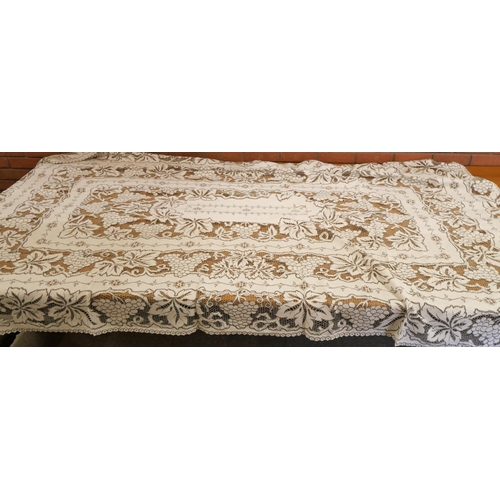 2191 - A quantity of genuine Nottingham lace; two very large tablecloths, a bedspread and other lace