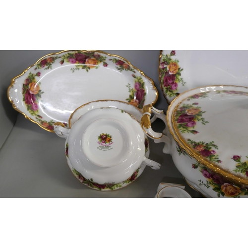 2198 - A collection of Royal Albert Old Country Roses dinnerwares and ornaments, etc.