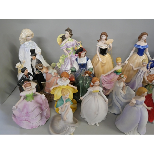 2199 - A collection of twenty-two figures including Royal Doulton, Nao and Franklin porcelain **PLEASE NOTE... 