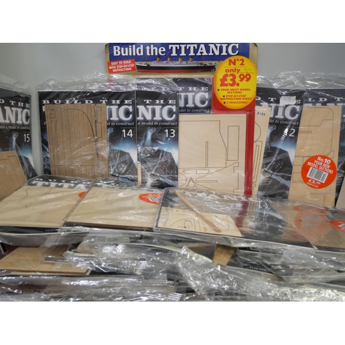 2200 - A set of collectable Titanic magazines/model