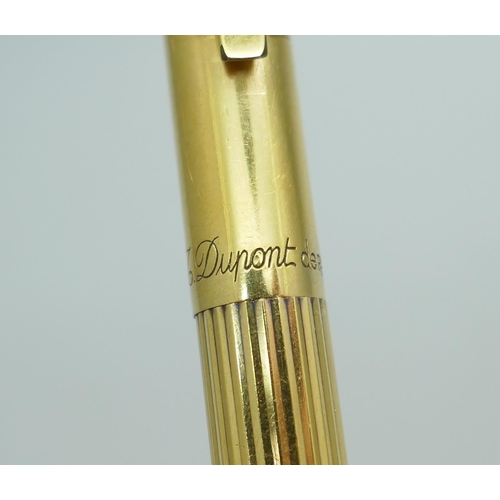 2207 - A Dupont silver gilt pen, a/f mechanism