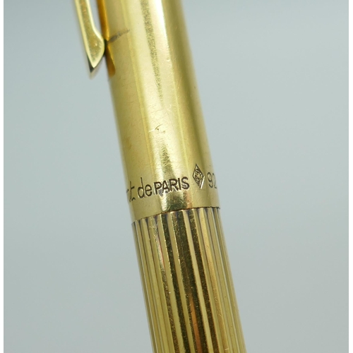 2207 - A Dupont silver gilt pen, a/f mechanism