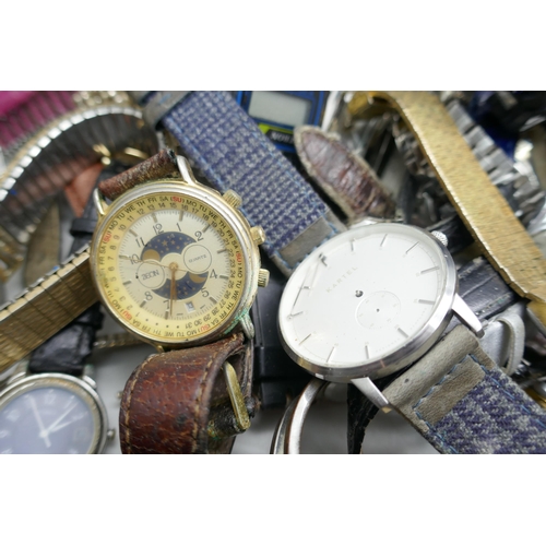 2241 - A collection of lady's and gentleman's wristwatches, quartz and mechanical