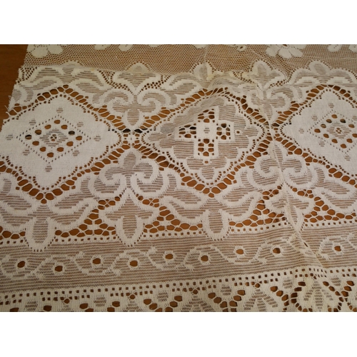 2274 - A collection of genuine Nottingham lace