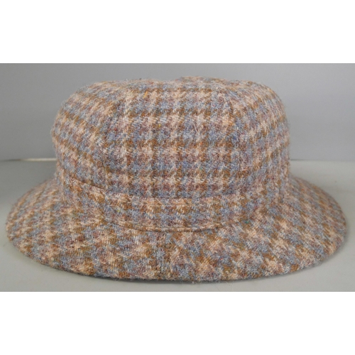 2283 - A pair of wool/tweed hats