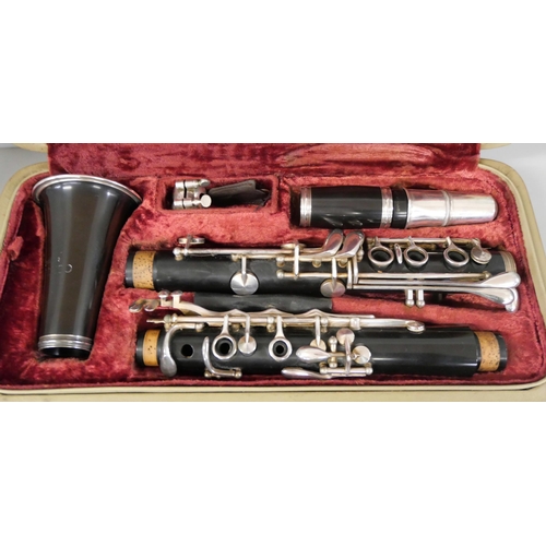 2296 - A cased clarinet and two Yamaha flutes