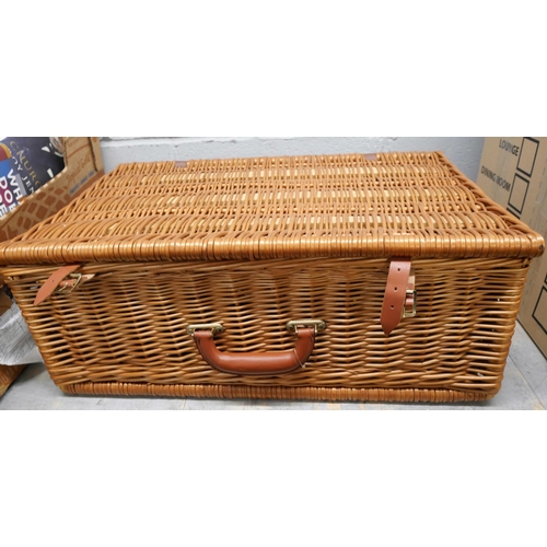 2311 - A vintage wicker picnic hamper and contents