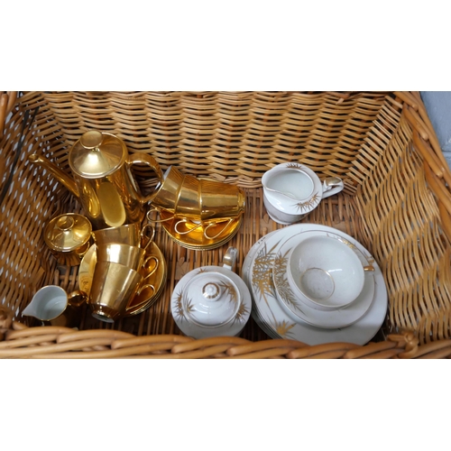 2316 - A wicker hamper containing a gold lustre tea set