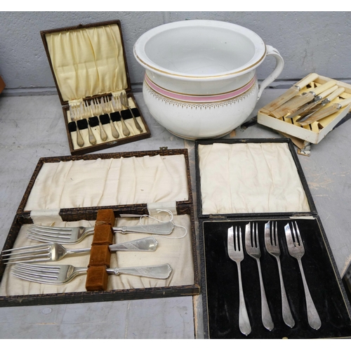 2325 - Four kitchen storage jars, five jelly moulds, brass horse and cart, etc. **PLEASE NOTE THIS LOT IS N... 