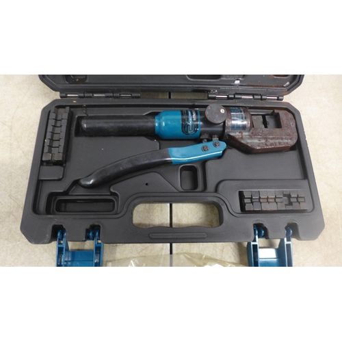 5006 - A Zupper YQK-70 hydraulic crimping tool