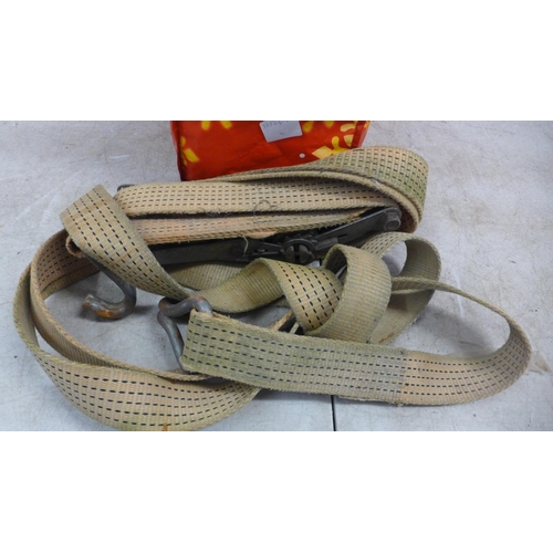 5024 - Two lorry ratchet straps