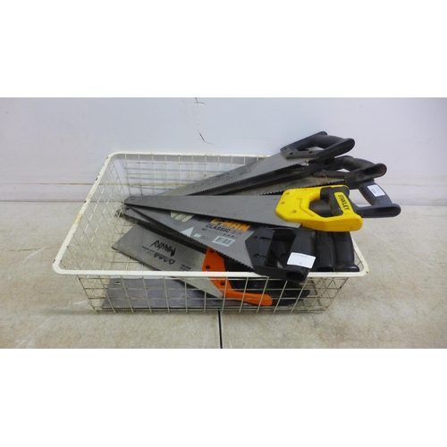 5039 - A box of assorted wood saws