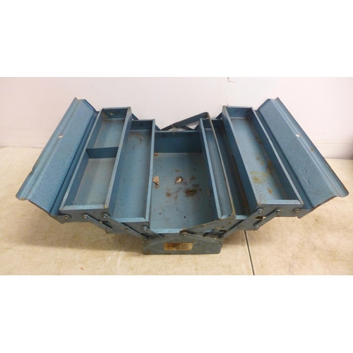 5041 - 3 metal cantilever toolboxes