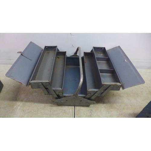 5041 - 3 metal cantilever toolboxes