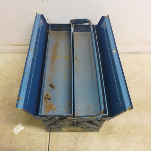 5041 - 3 metal cantilever toolboxes