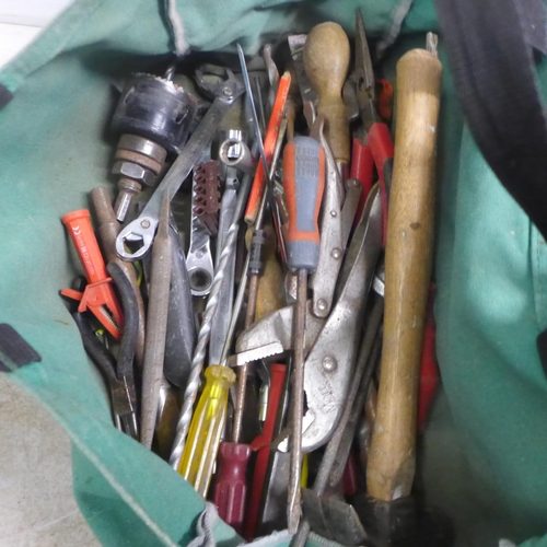 5051 - 4 bags of assorted hand tools, mainly screwdrivers