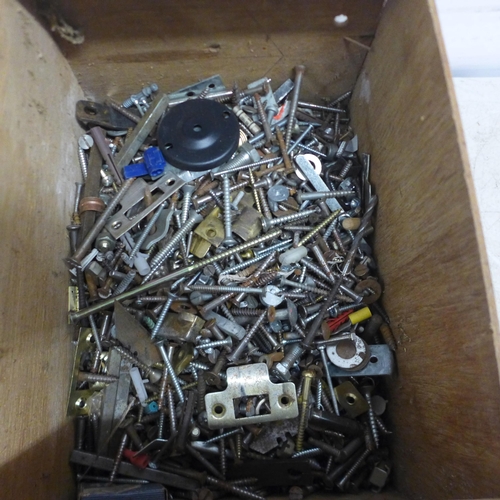 5059 - A large quantity of assorted screws and nails