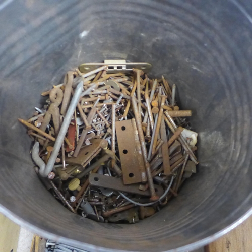 5059 - A large quantity of assorted screws and nails