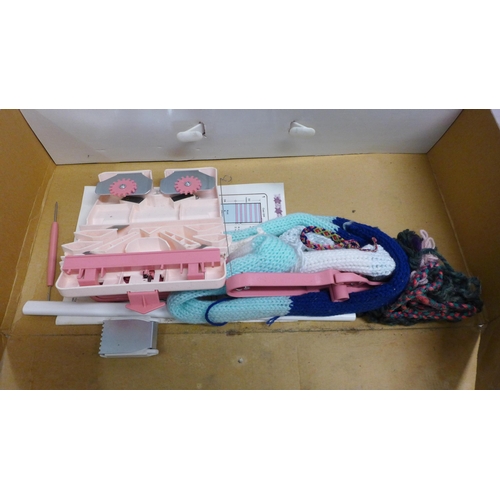 5076 - A vintage Tomy Hobby Girl knitting machine - boxed