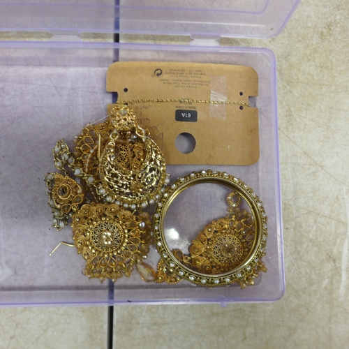 5084 - A quantity of various watches and other costume jewellery