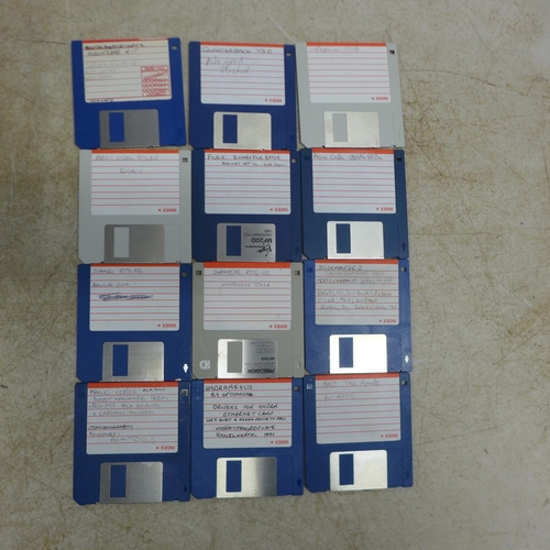 5086 - Approximately 200 vintage 3 1/2” floppy discs including some Amiga Commodore discs in an aluminium s... 