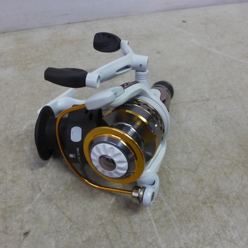 5098 - An Isis White Lightning C40i feeder fishing reel