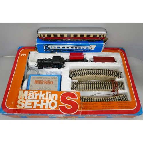 2058 - A Marklin HO/OO gauge train set, boxed