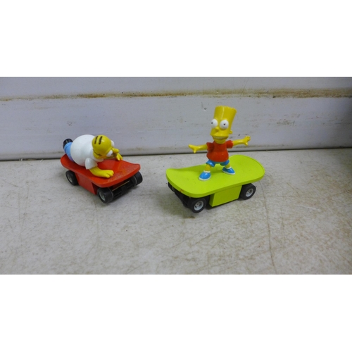 5104 - A Scramble electronic mini arcade game, a Frogger mini arcade game and 2 Simpson characters on skate... 