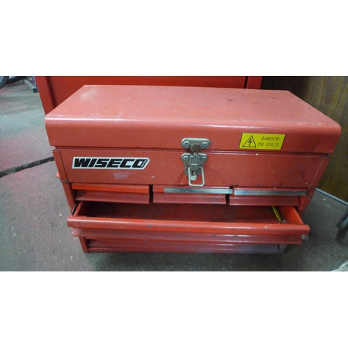 5122 - 2 red metal tool chests, Wisco 6 drawer and an unbranded 4 drawer and cabinet trolley