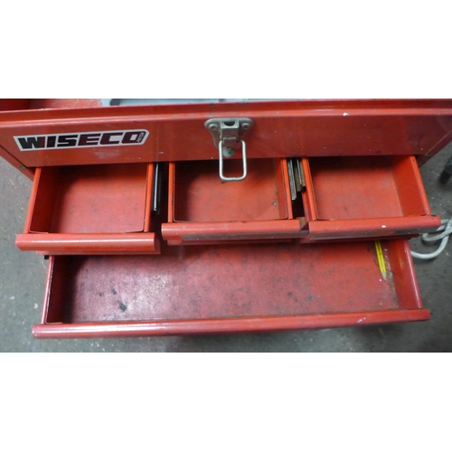 5122 - 2 red metal tool chests, Wisco 6 drawer and an unbranded 4 drawer and cabinet trolley