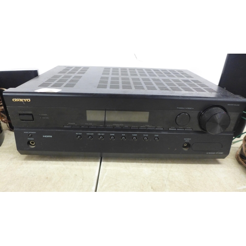 5130 - An Onkyo HT-R380 AV-receiver with matching sub and speakers