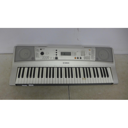 5140 - A Yamaha E313 electric keyboard