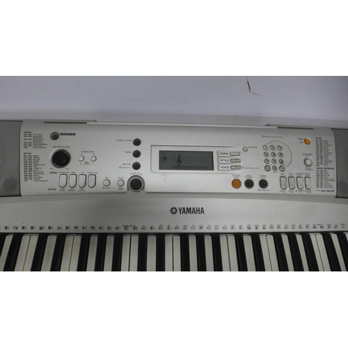 5140 - A Yamaha E313 electric keyboard