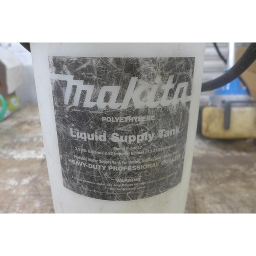 5186 - A Makita liquid supply tank