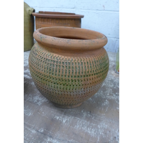 5191 - A collection of terracotta plant pots