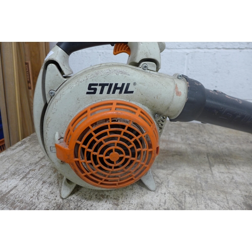 5192 - A Stihl BG86C petrol garden blower