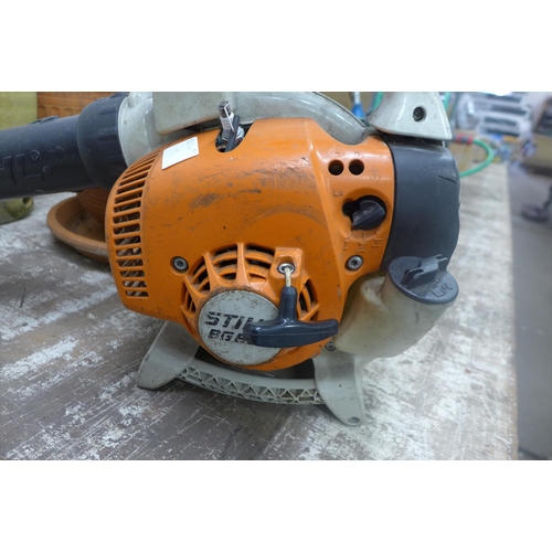 5192 - A Stihl BG86C petrol garden blower