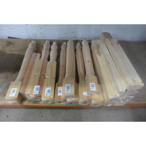 5198 - A quantity of turned pine staircase handrail newels and half newels